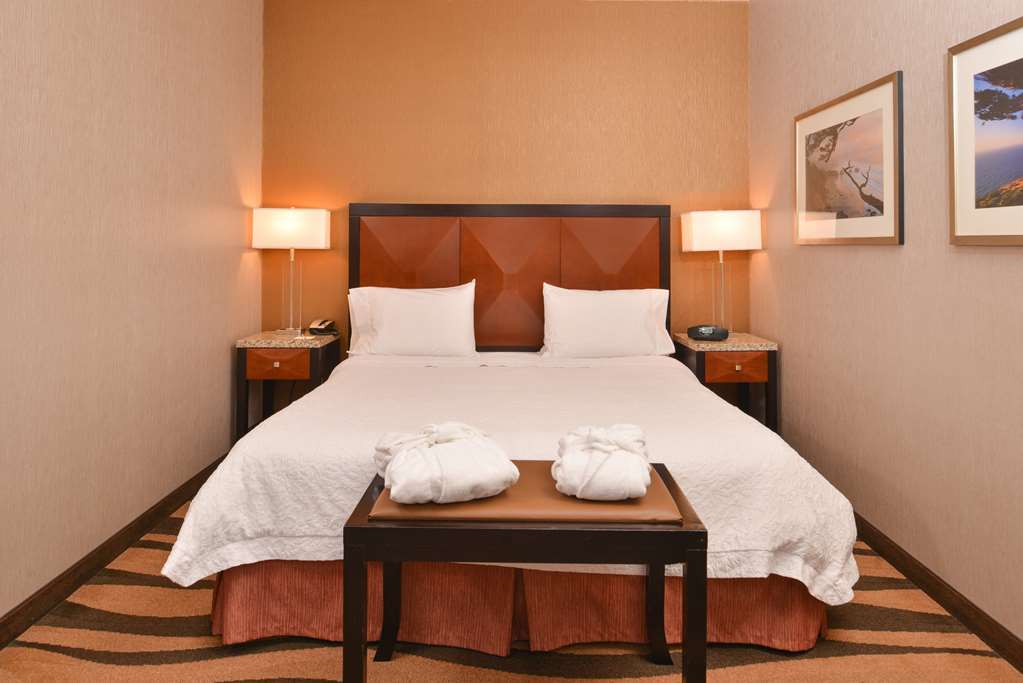 Hampton Inn San Francisco - Daly City Room photo